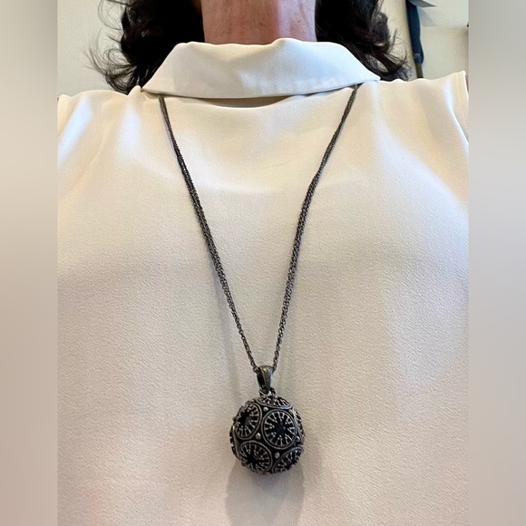 Round Pendant Necklace of Oxidized Silver and Black Onyx - Picture 3 of 16